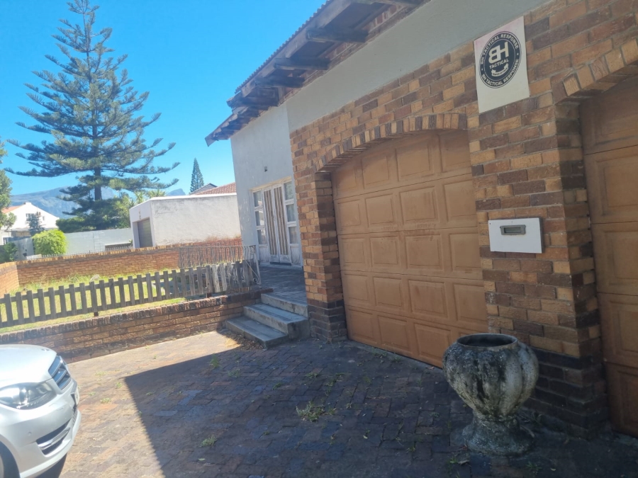 4 Bedroom Property for Sale in Elfindale Western Cape